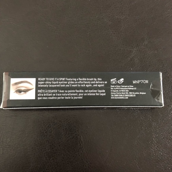 NYX eyeliner & gold glitter ✨ - Picture 3 of 7